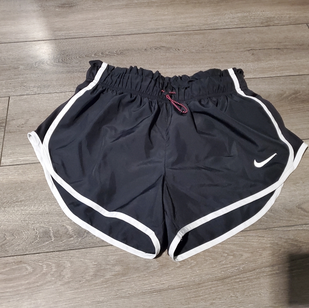 🌺 3 for 30 NWOT Nike drawstring shorts